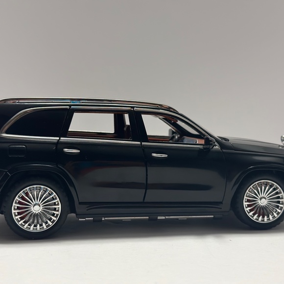 COPY - 1:24 Maybach GLS-Class GLS600 Diecast LED HEADLIGHT TAIL LIGHT Black - Picture 7 of 13